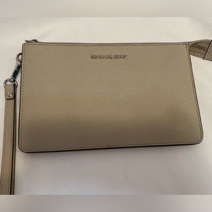 Michael Kors Clutch Bag Mercer Cement Leather Wristlet Women’s Size L